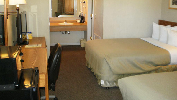 2 Double Beds Non Smoking Photo 2