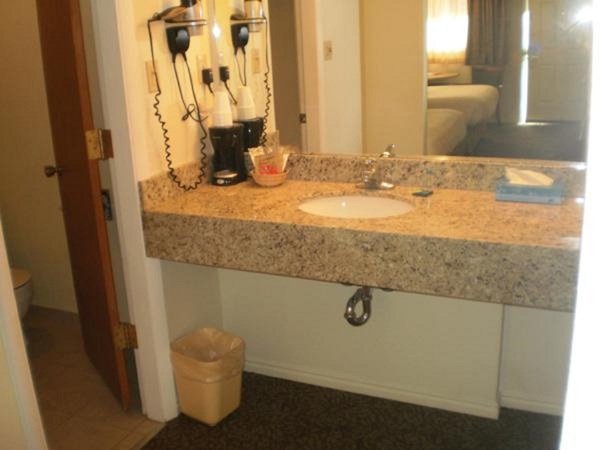 2 Double Beds Non Smoking Photo 4